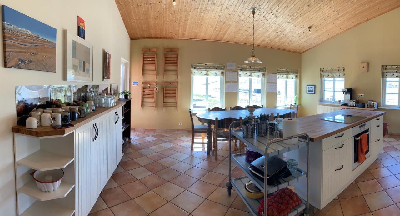 Hvammur 2 Guesthouse Red House Blonduos Extérieur photo
